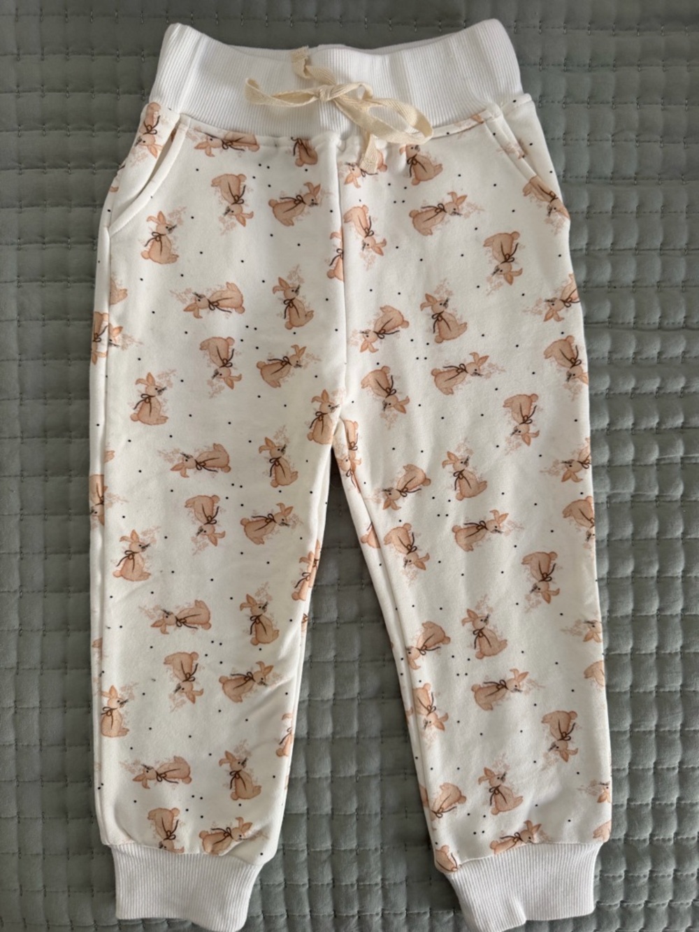 Bencer & hazelnut Cream Fleece Jogger Pants with Peach Bunny Print
